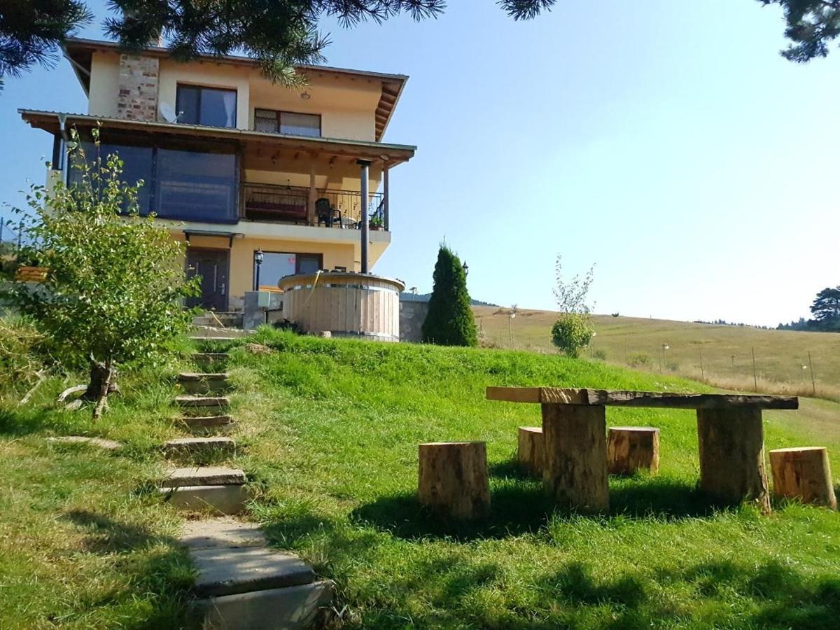 Divna Guest House Dospat Exterior foto